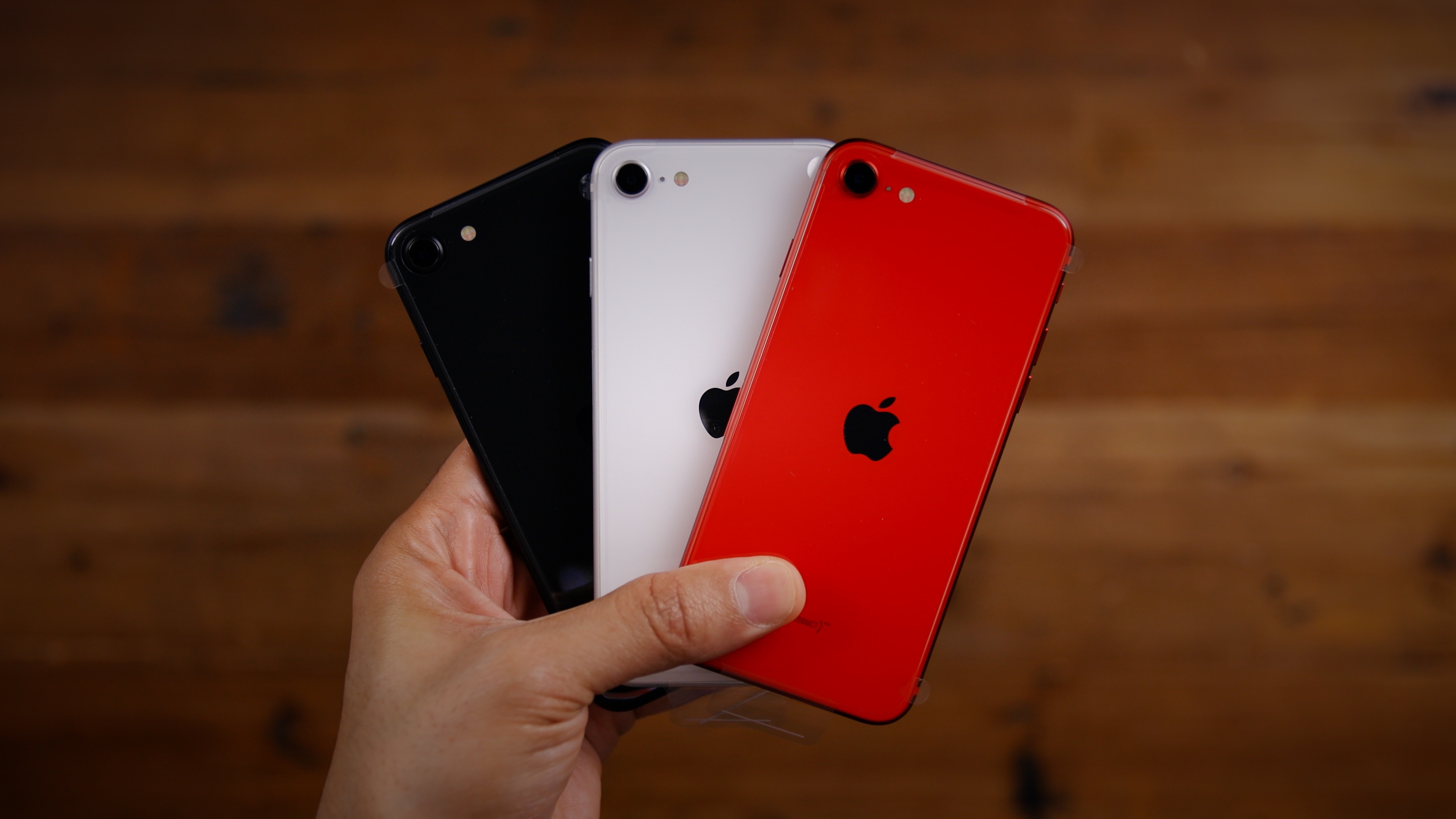 iPhone SE co man hinh duc lo anh 1