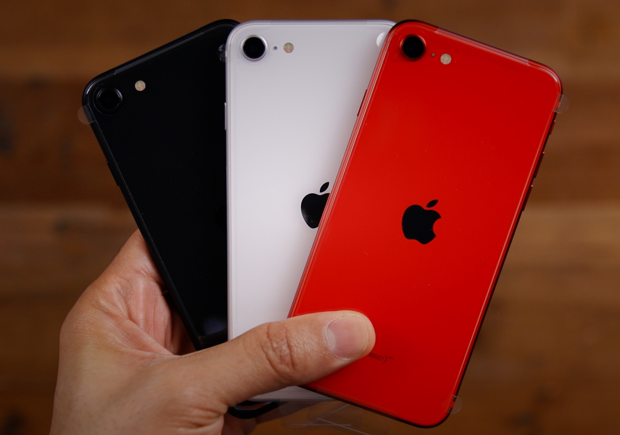 Apple chuan bi ra mat iPhone gia re hinh anh