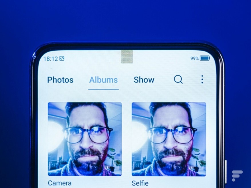 trao luu thiet ke camera duoi man hinh anh 2