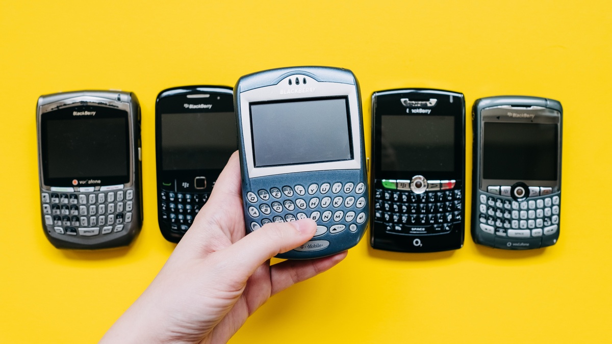 Sau Dogecoin, den luot BlackBerry duoc ung ho hinh anh