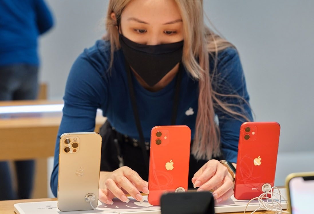 Doanh so iPhone 12 tien sat ky luc cua iPhone 6 hinh anh