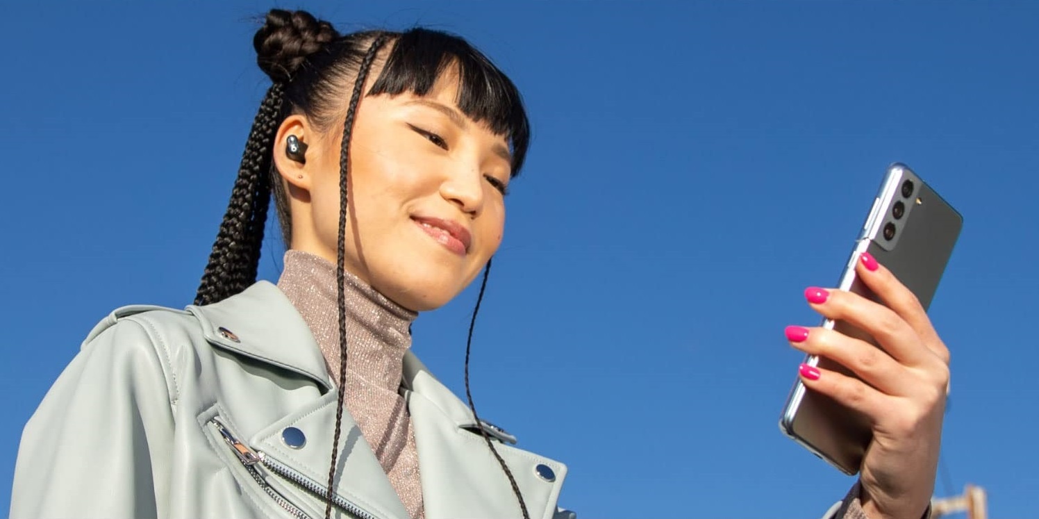 Apple dung hinh anh cua Galaxy S21 de quang cao anh 1