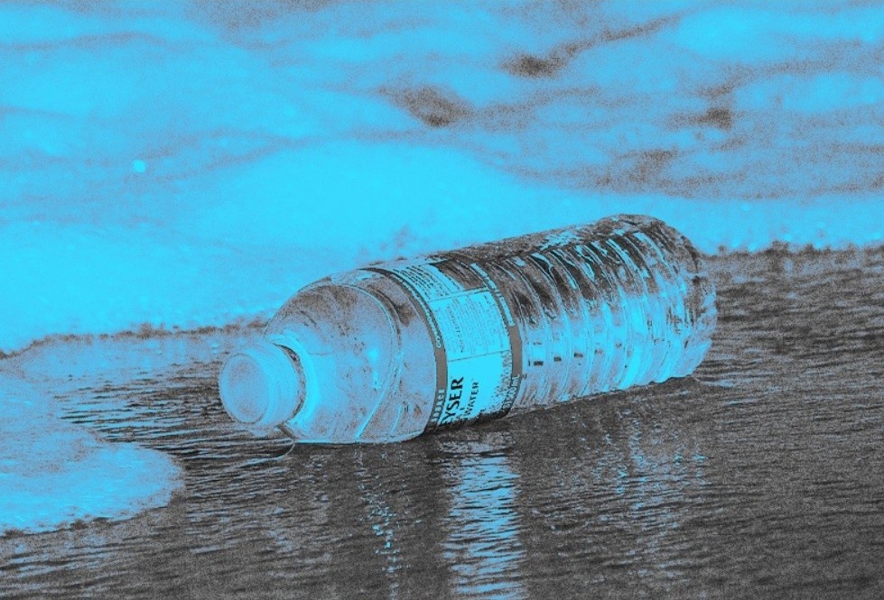 Tac hai cua nuoc dong chai hinh anh