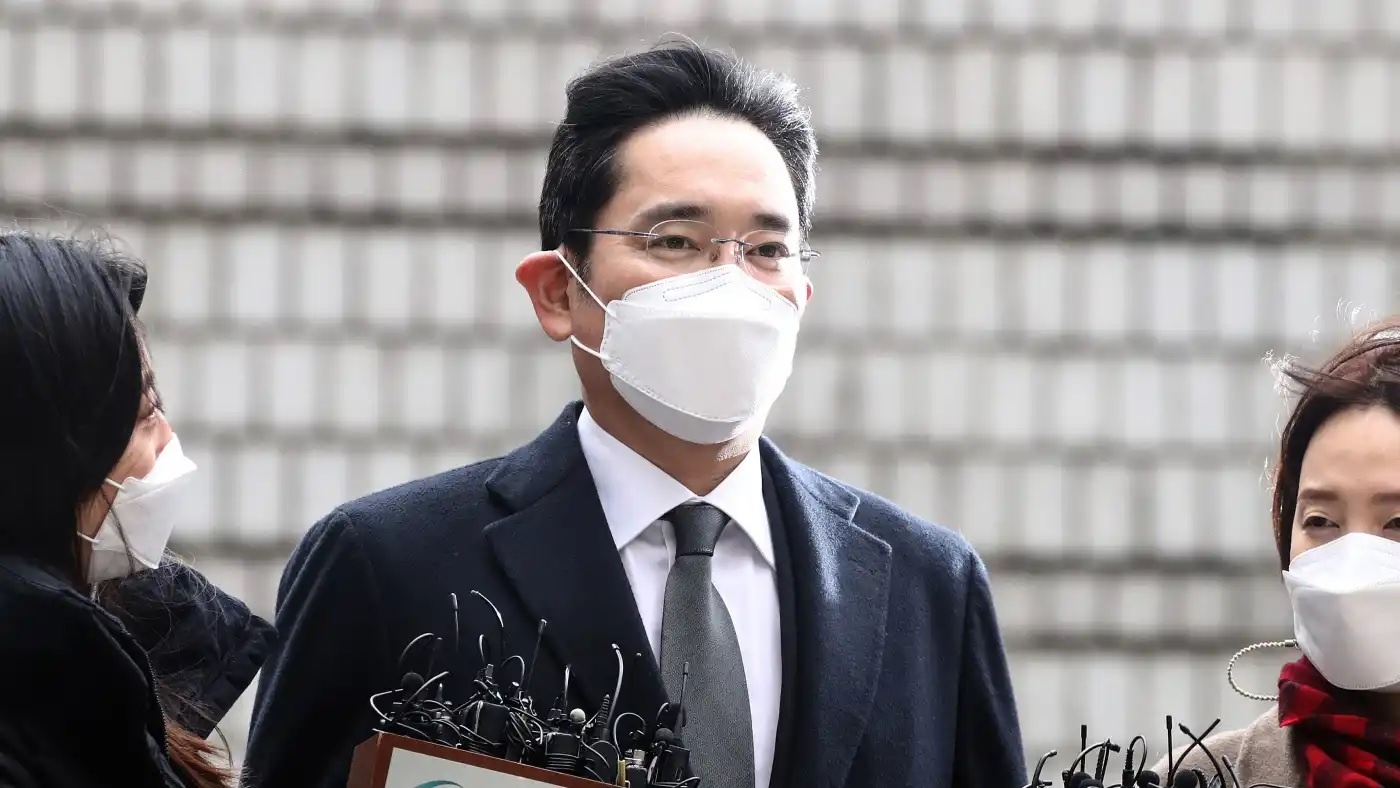 Pho chu tich Samsung ra tu hinh anh