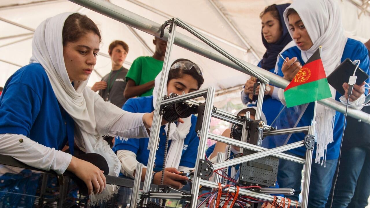 nhom phat trien robot nu chay tron Taliban anh 1