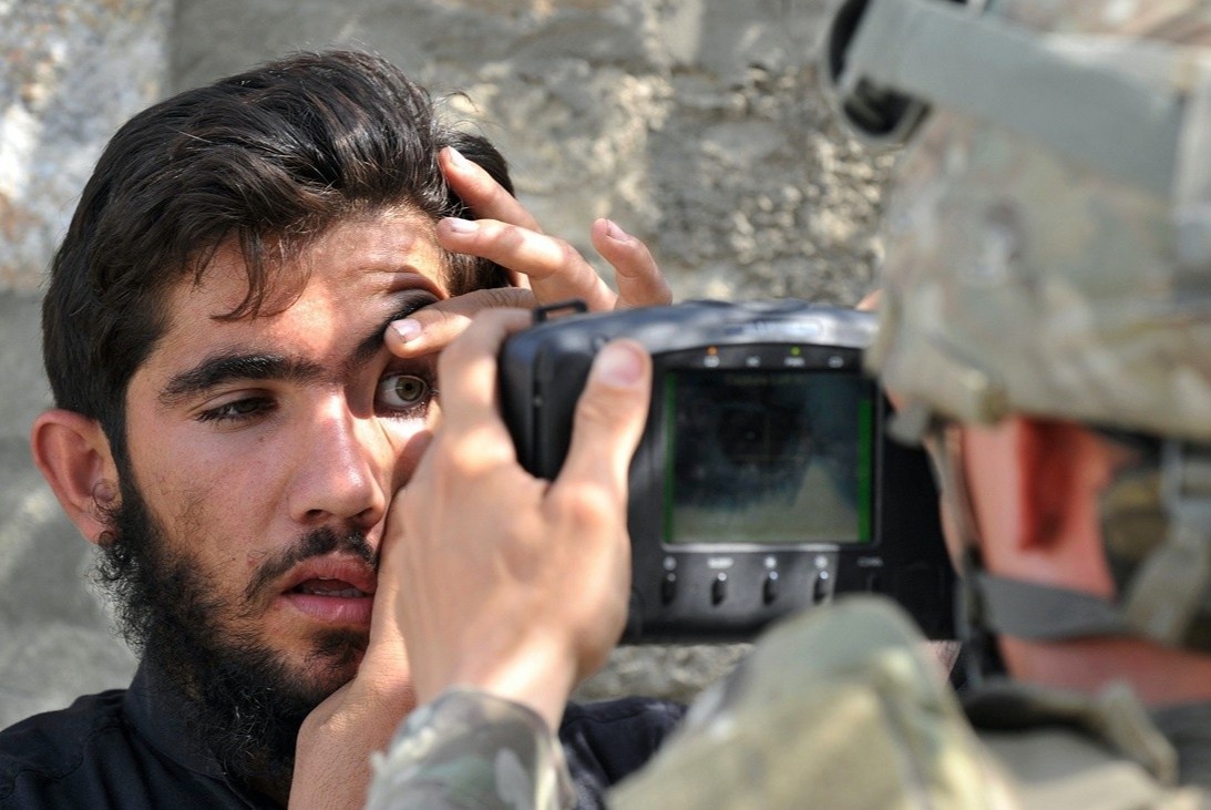 Thiet bi sinh trac hoc cua My roi vao tay Taliban? hinh anh