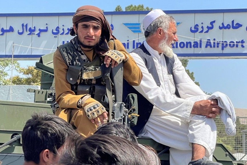 Taliban dua Facebook, Twitter vao tinh huong kho xu hinh anh