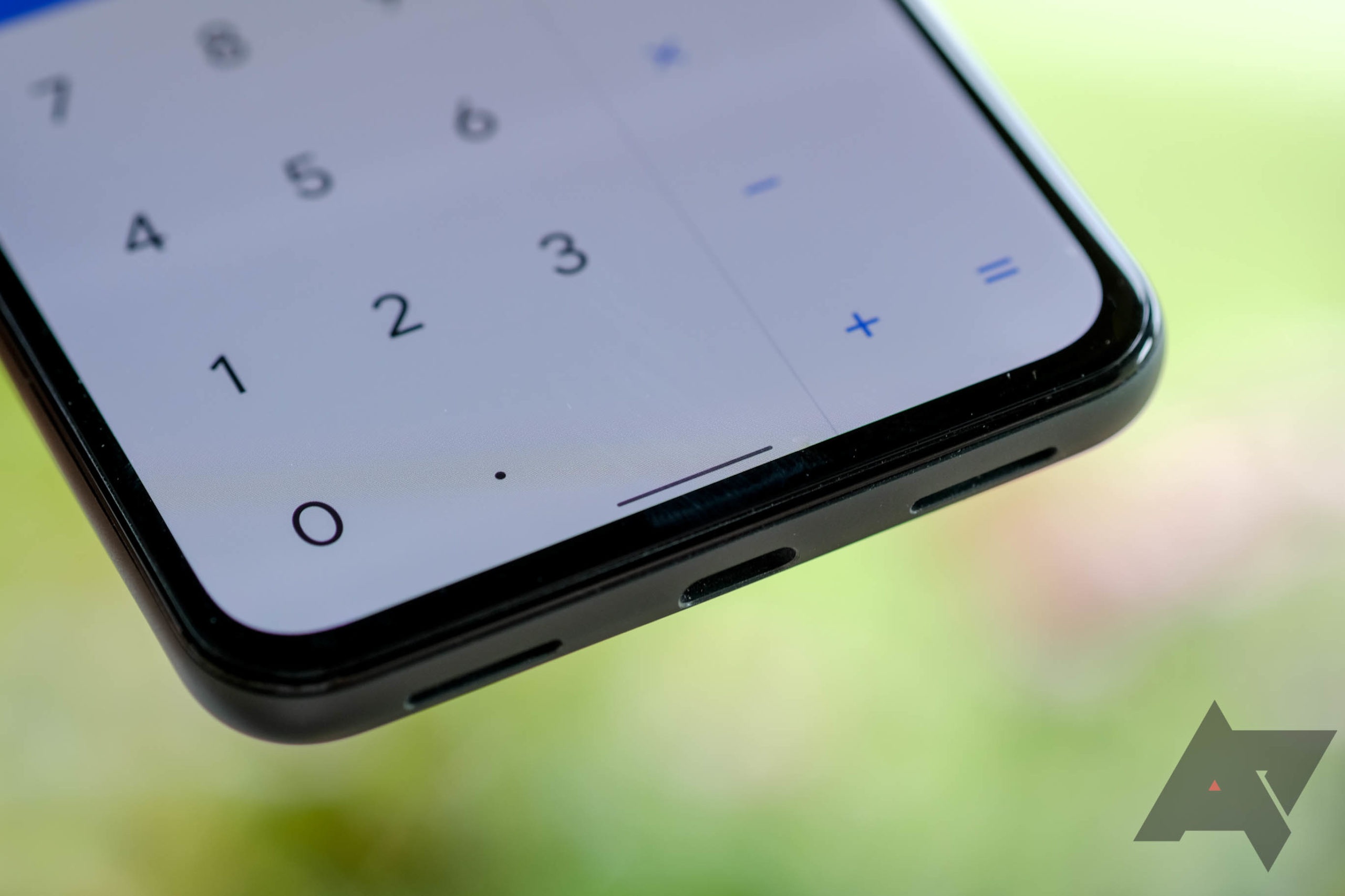 uu diem cua Pixel 5a so voi iPhone SE anh 7