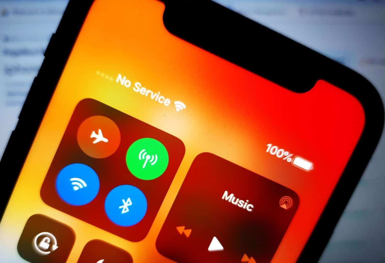 iPhone co the dinh loi mat song sau khi cap nhat iOS 14.7.1 hinh anh