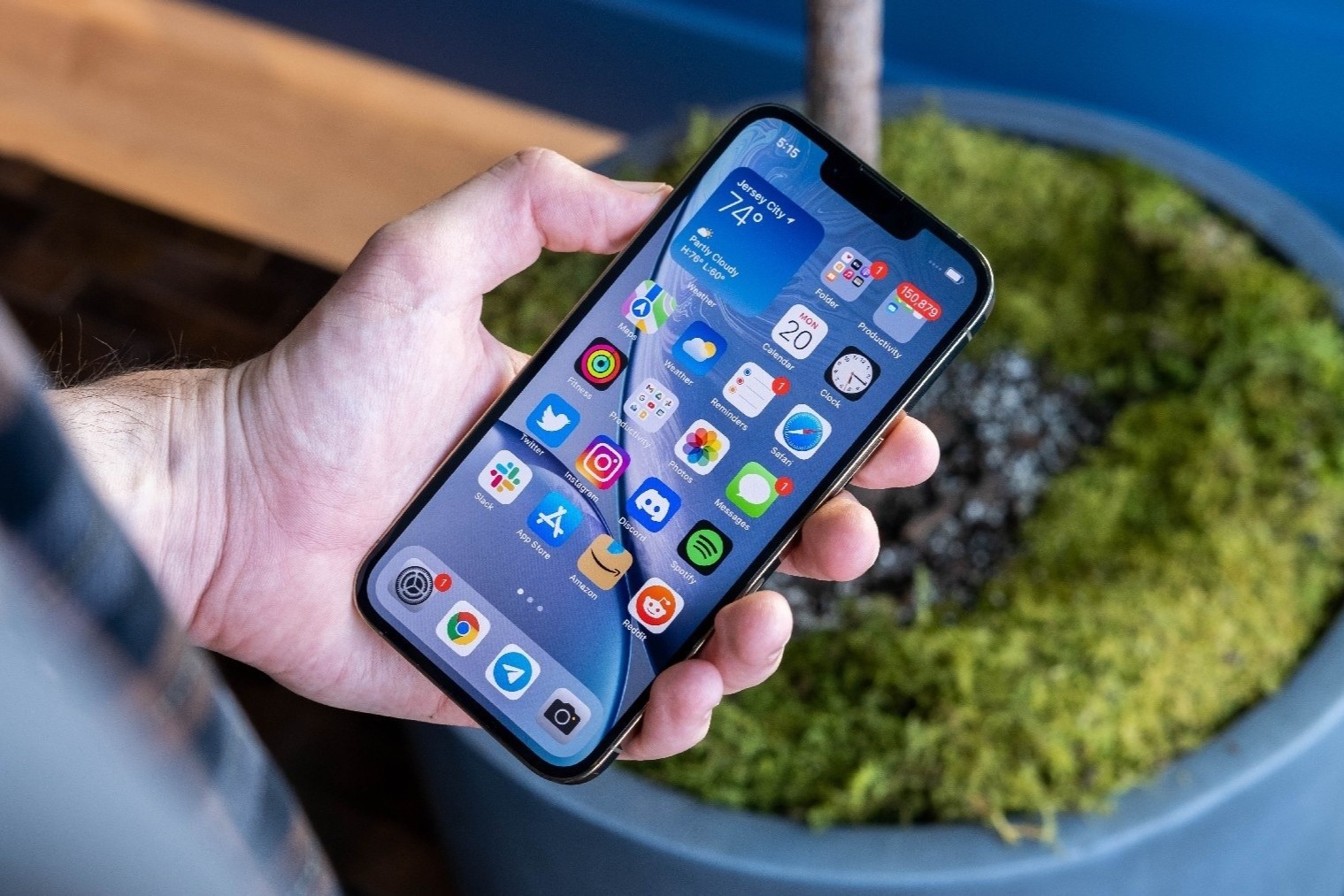 iPhone 13 chay hang nhung Apple co the khong vui hinh anh