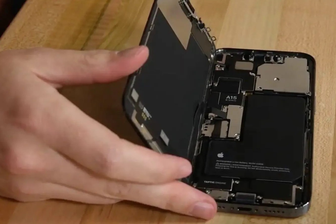 Face ID cua iPhone 13 ngung hoat dong khi nguoi dung tu thay man hinh hinh anh