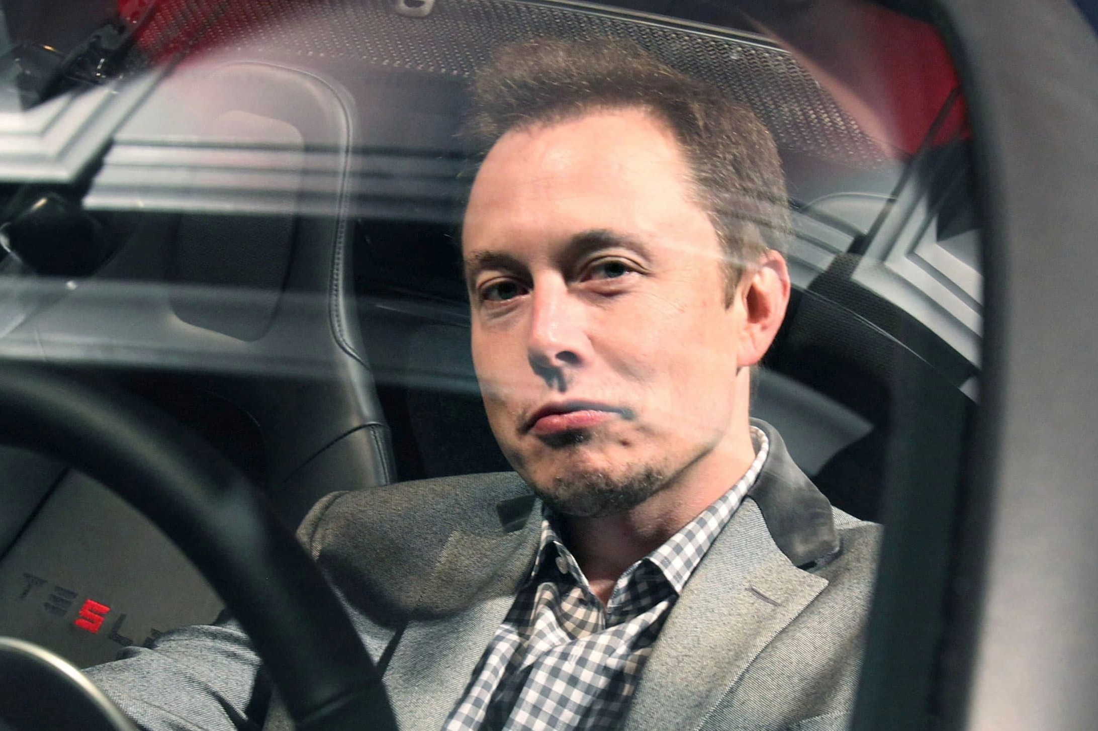 Elon Musk da dung khi lam xe dien hinh anh