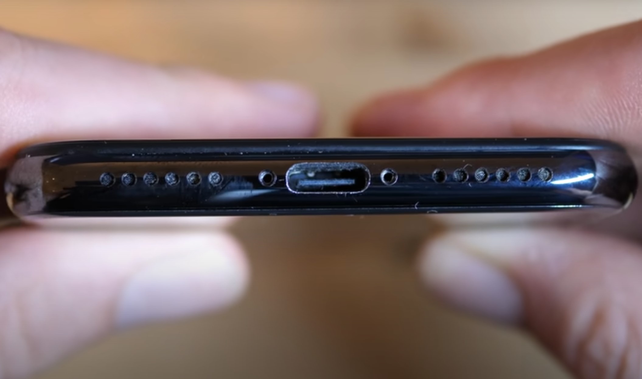 iPhone dung cong USB-C anh 1