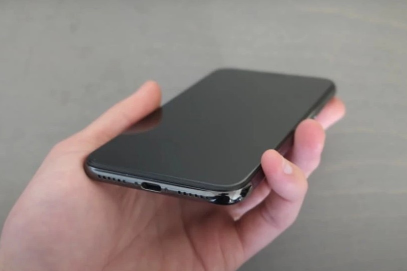 Chiec iPhone X dac biet duoc ban voi gia gap 50 lan iPhone 13 Pro Max hinh anh