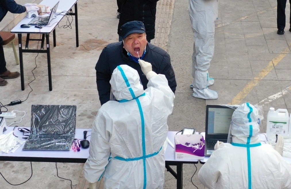 Mot thanh pho o Trung Quoc hon loan vi loi ung dung chong Covid-19 hinh anh