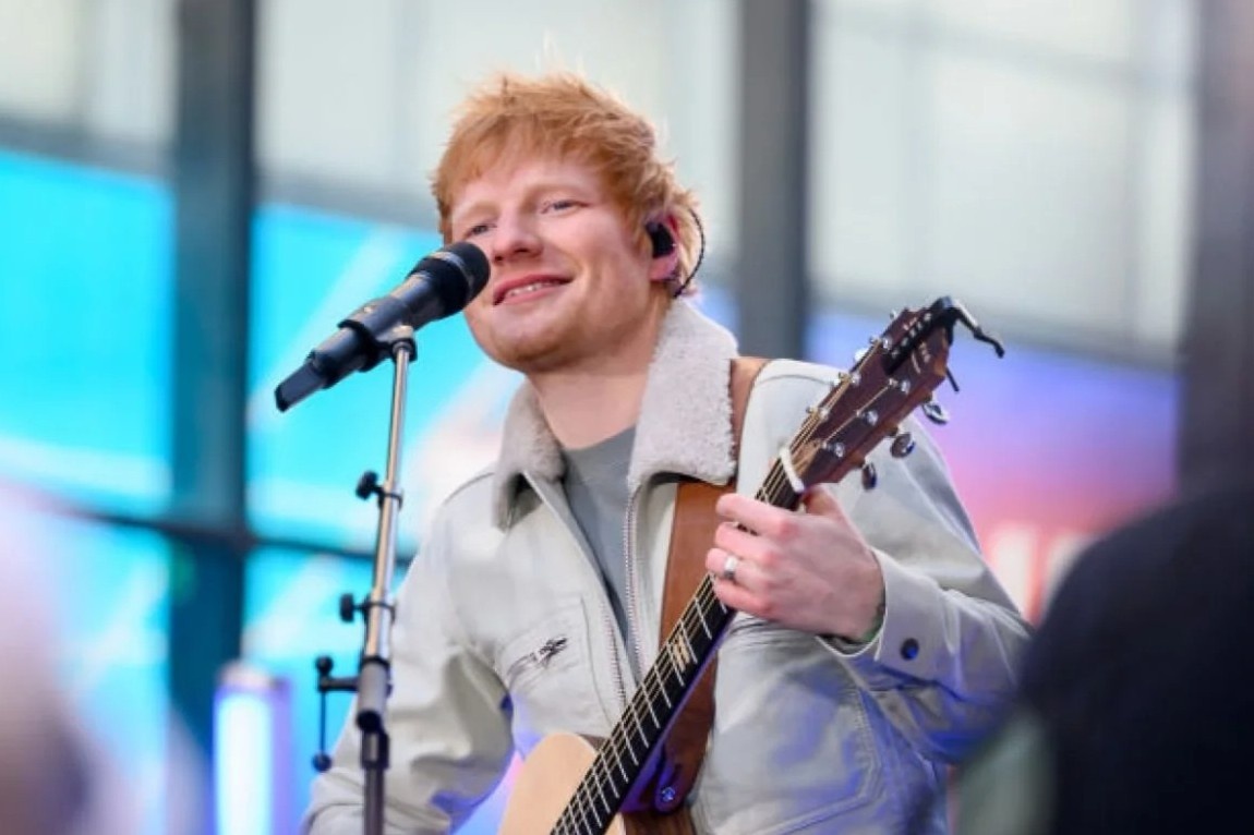 Ca sy Ed Sheeran khong dung smartphone suot 7 nam hinh anh