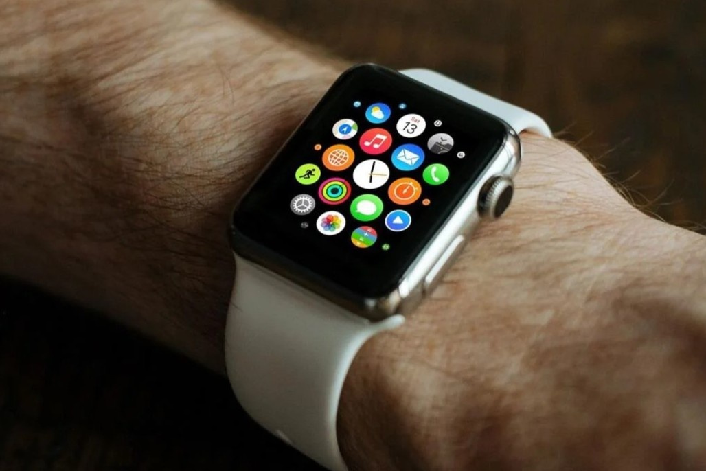 Apple Watch cuu mot nguoi dan ong sap bi dong cung hinh anh