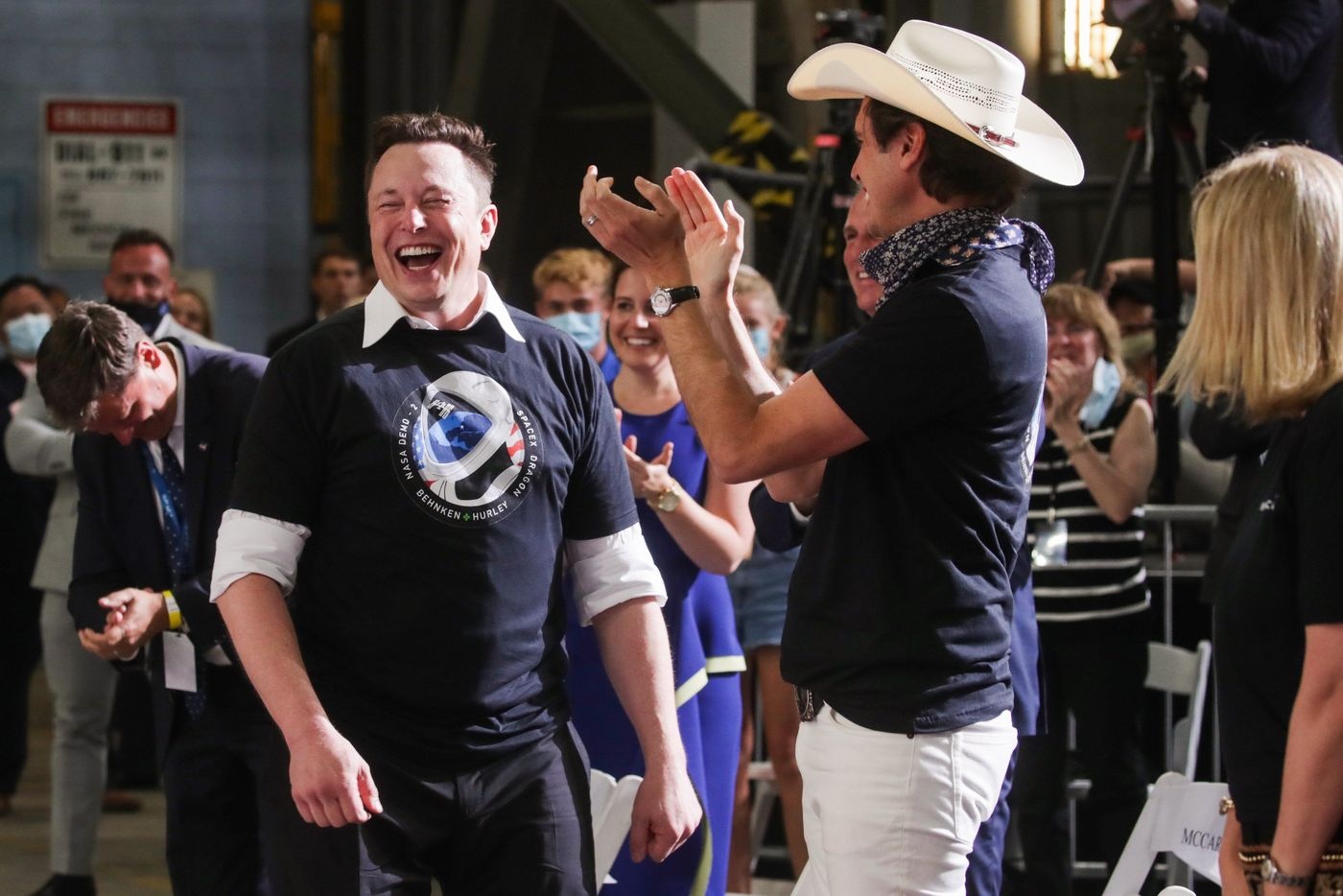 Ai ung ho Elon Musk mua Twitter anh 1