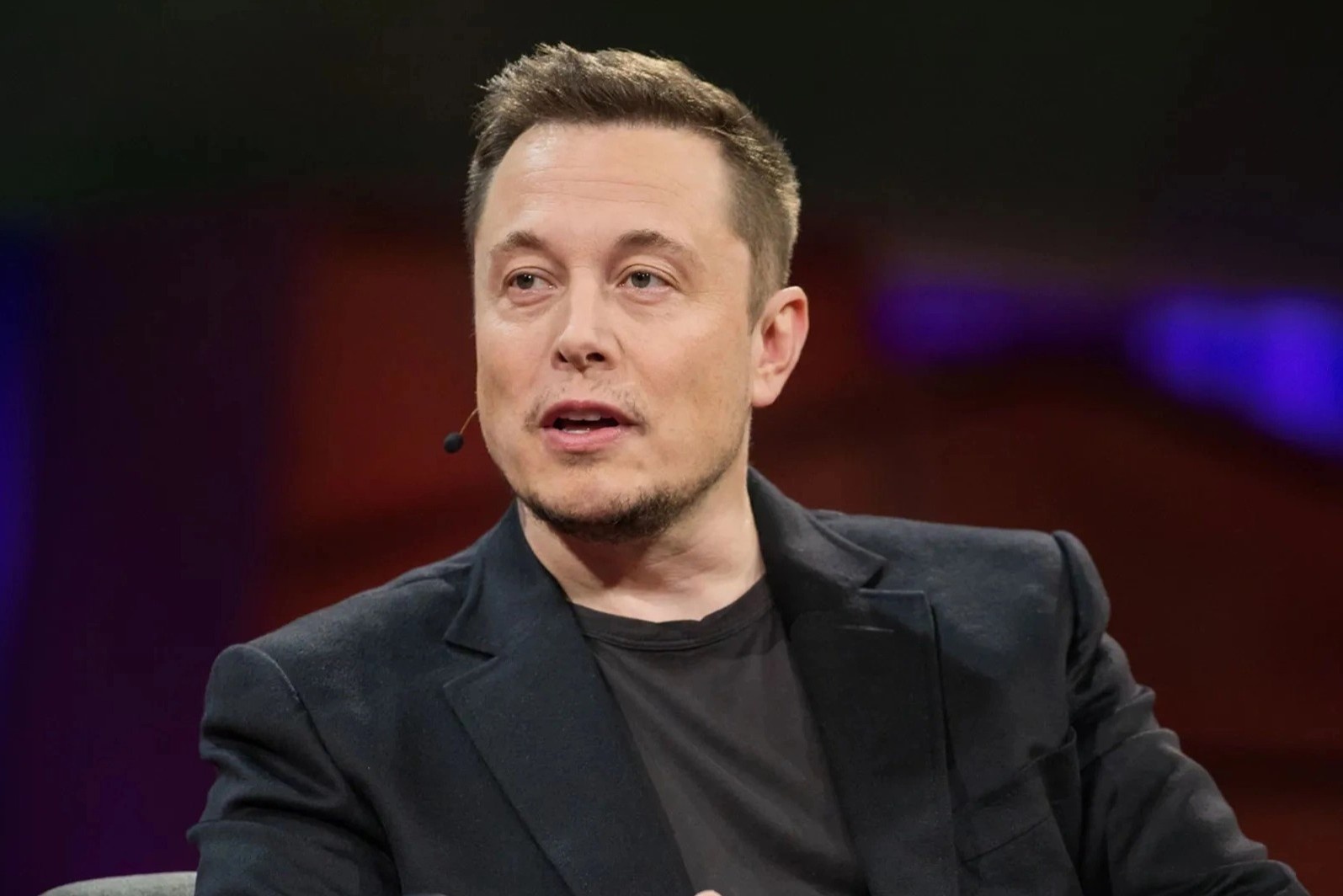 Elon Musk chi trich thue Internet cua Apple 'gap 10 lan binh thuong' hinh anh