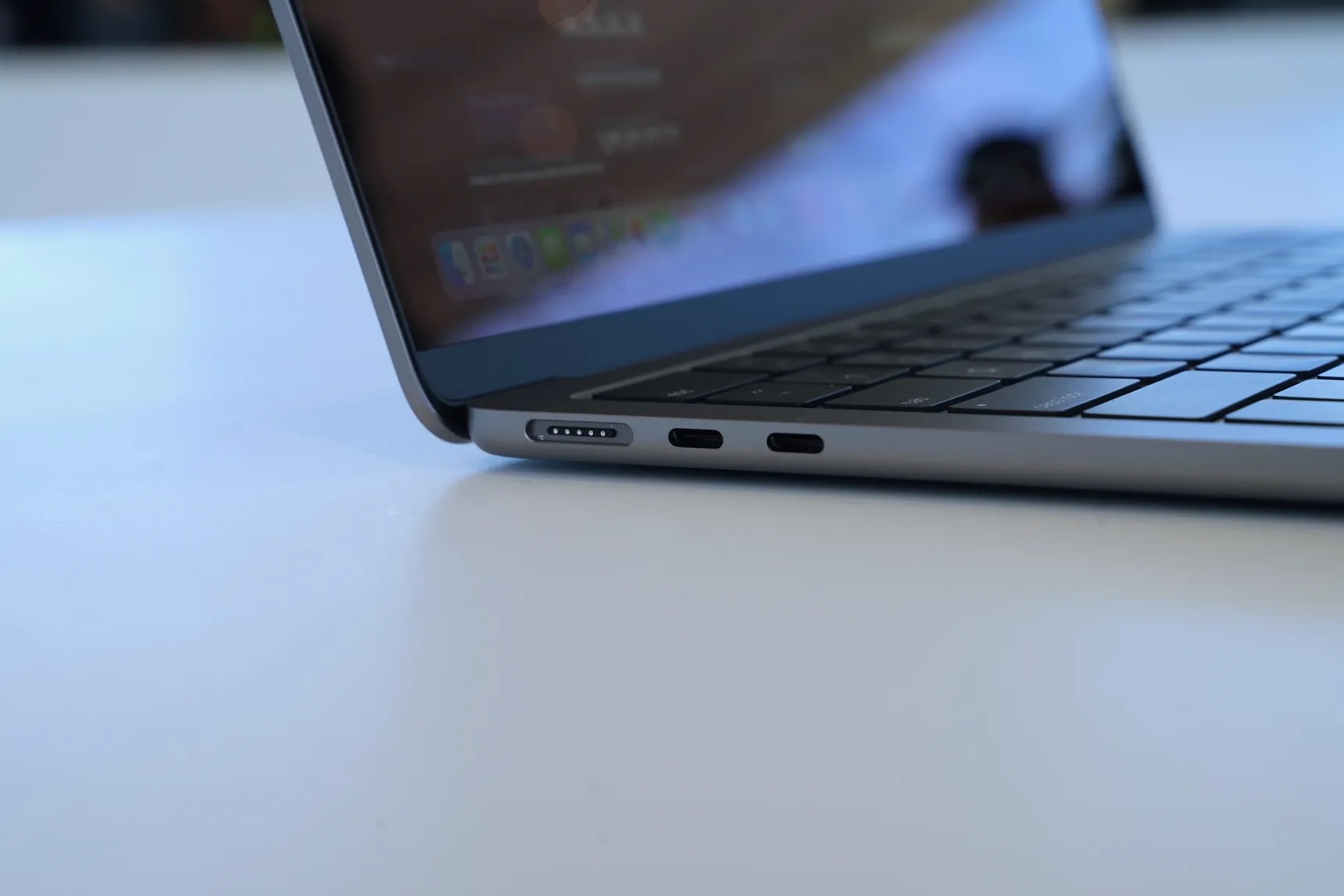 chi tiet ve MacBook Air M2 anh 4