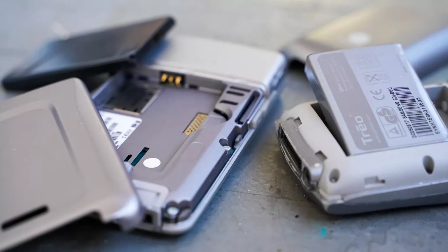 cach xu ly khi dien thoai roi xuong bien anh 2