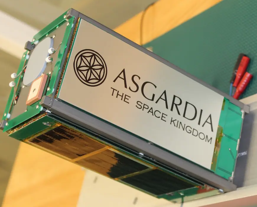 ve tinh Asgardia boc chay anh 1