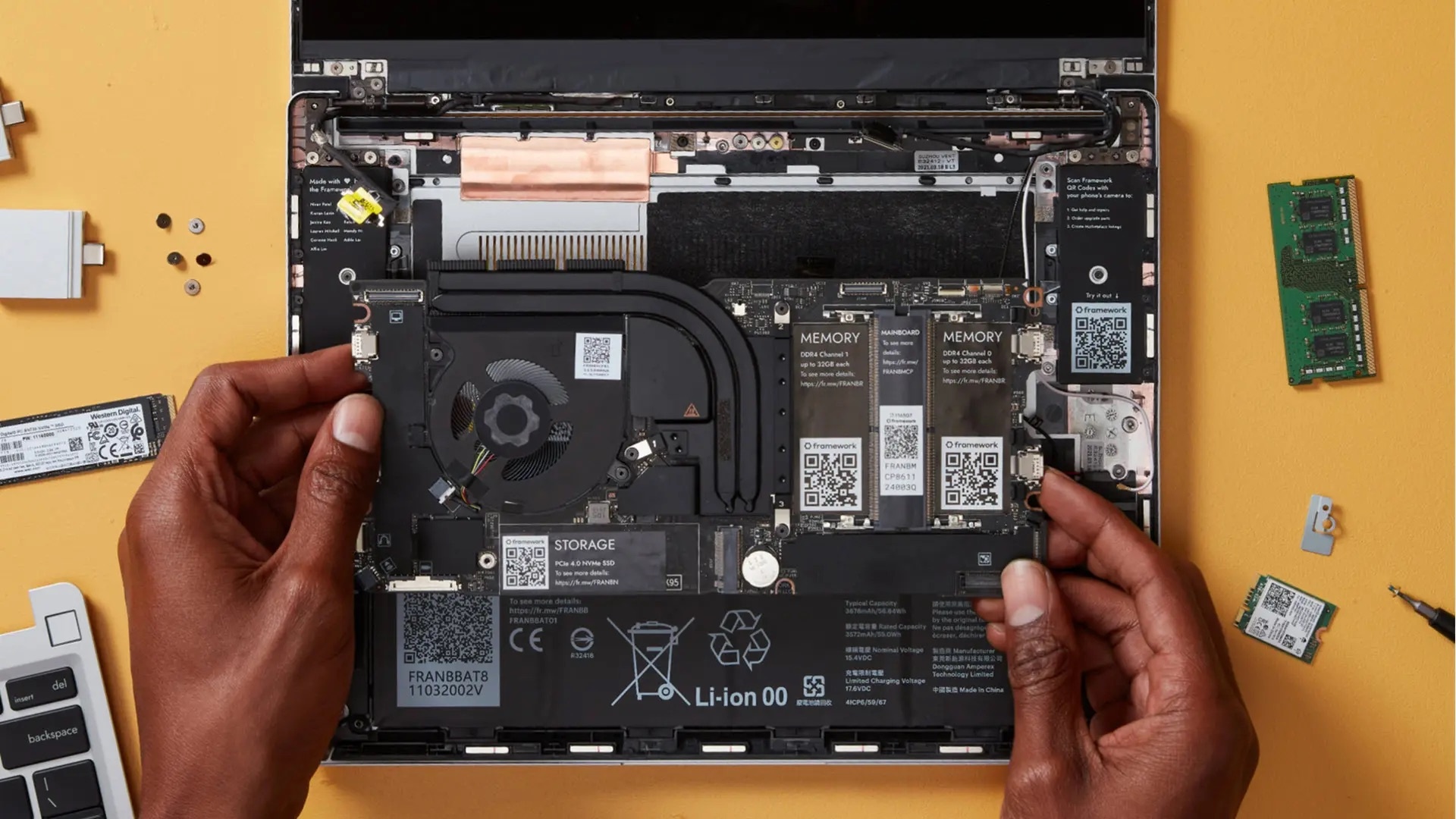 Ban khong thuc su kiem soat chiec smartphone, tai nghe vua bo tien mua hinh anh