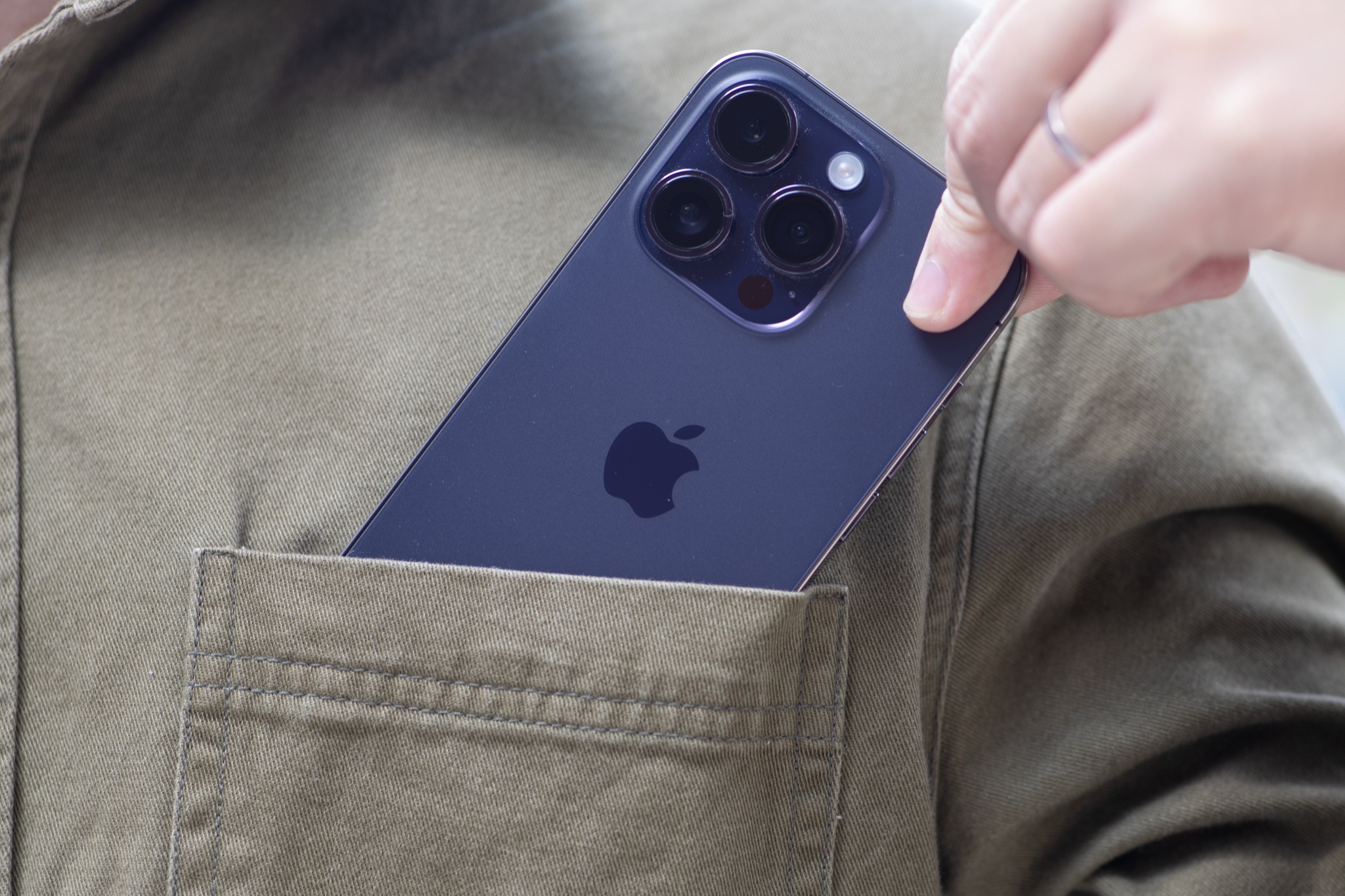 so sanh iPhone 14 anh 3