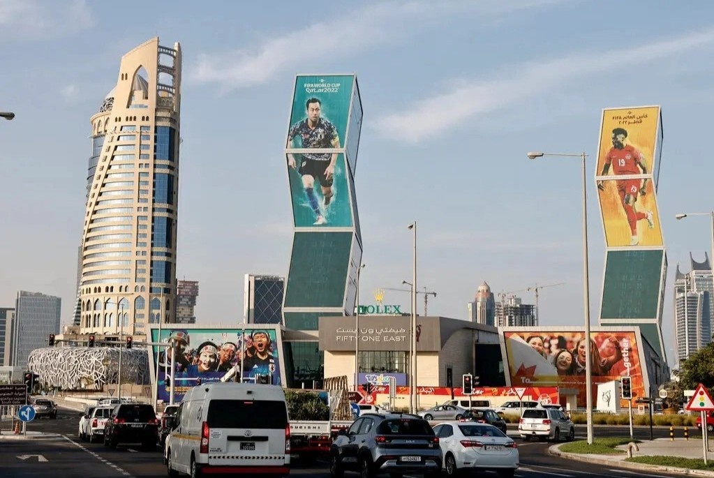 Nam quyen sach hay ve Qatar - chu nha World Cup 2022 hinh anh