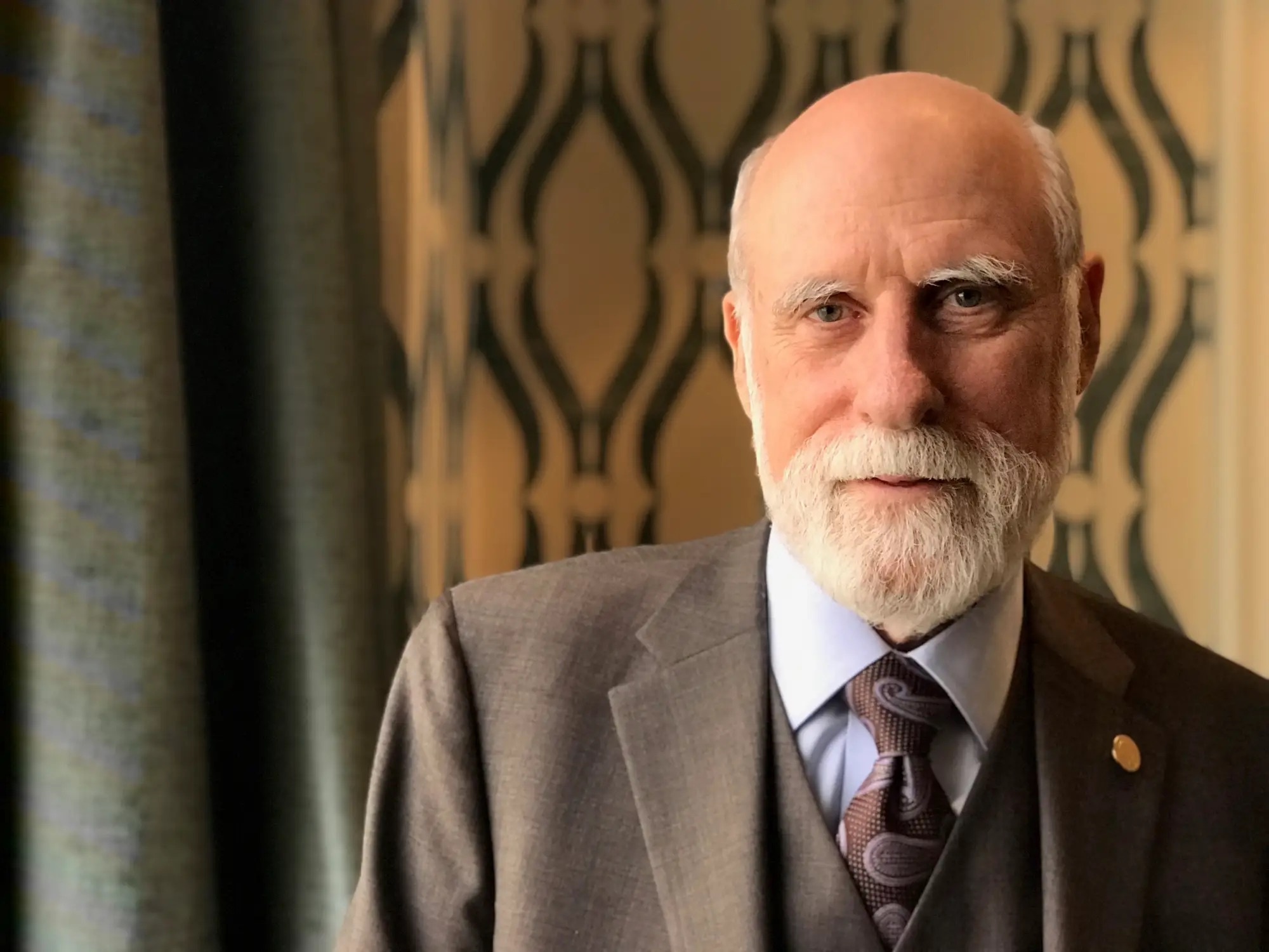 Cha de Internet canh bao ve con sot ChatGPT hinh anh