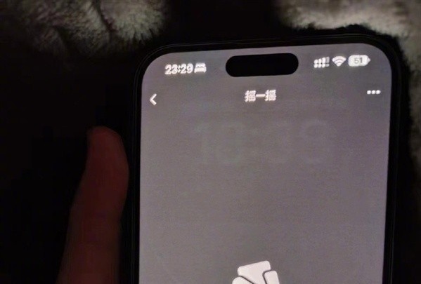 Man hinh iPhone 14 Pro Max lai gap loi nghiem trong hinh anh