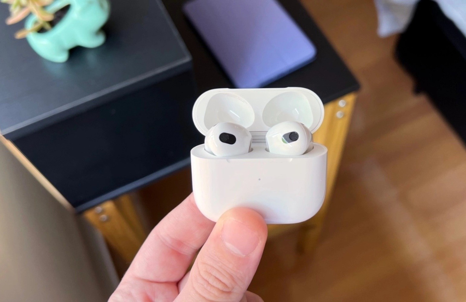 Ly do AirPods la phu kien 'an toan' nhat cua Apple hinh anh