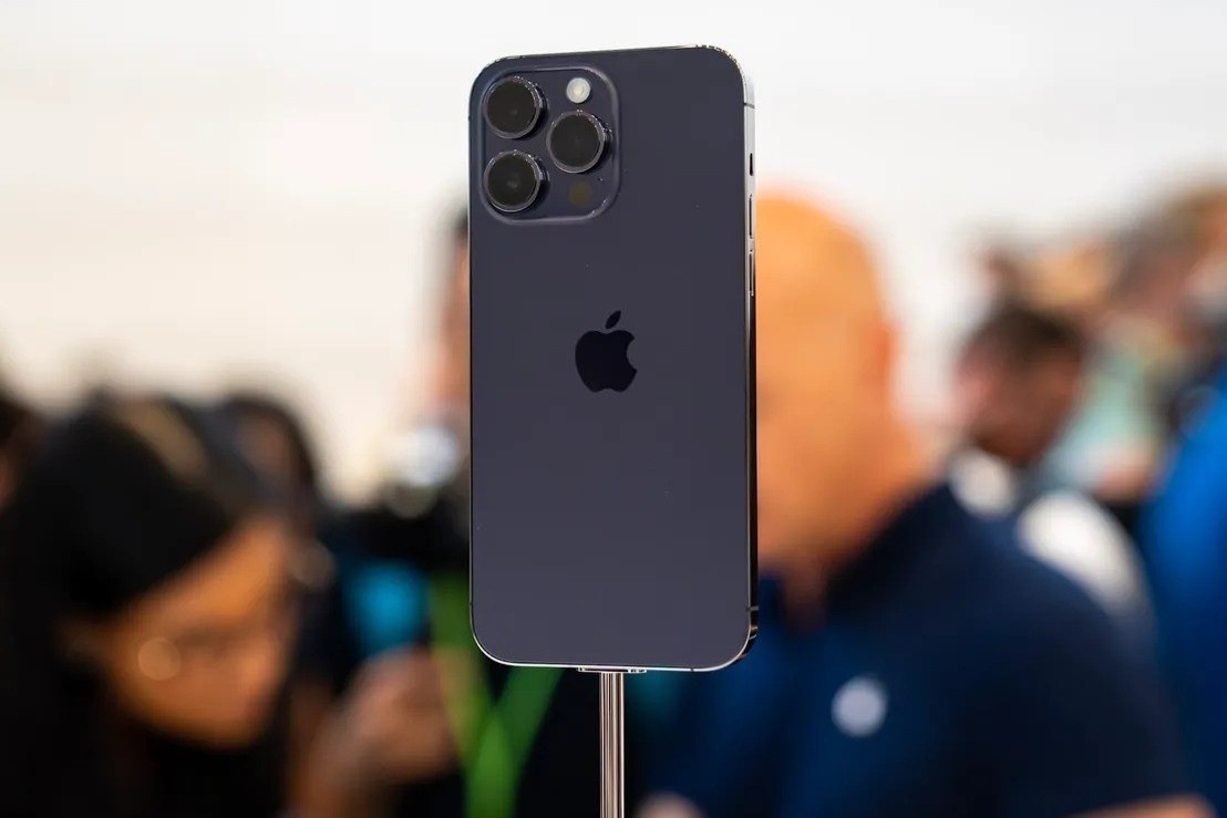 Dien bien bat thuong tren thi truong iPhone hinh anh