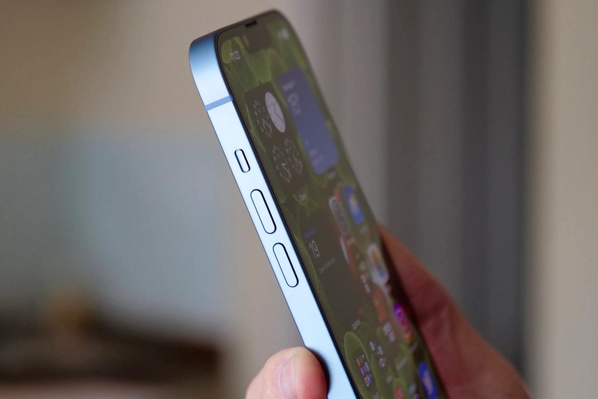 Ly do dien thoai khong co num chinh am luong hinh anh