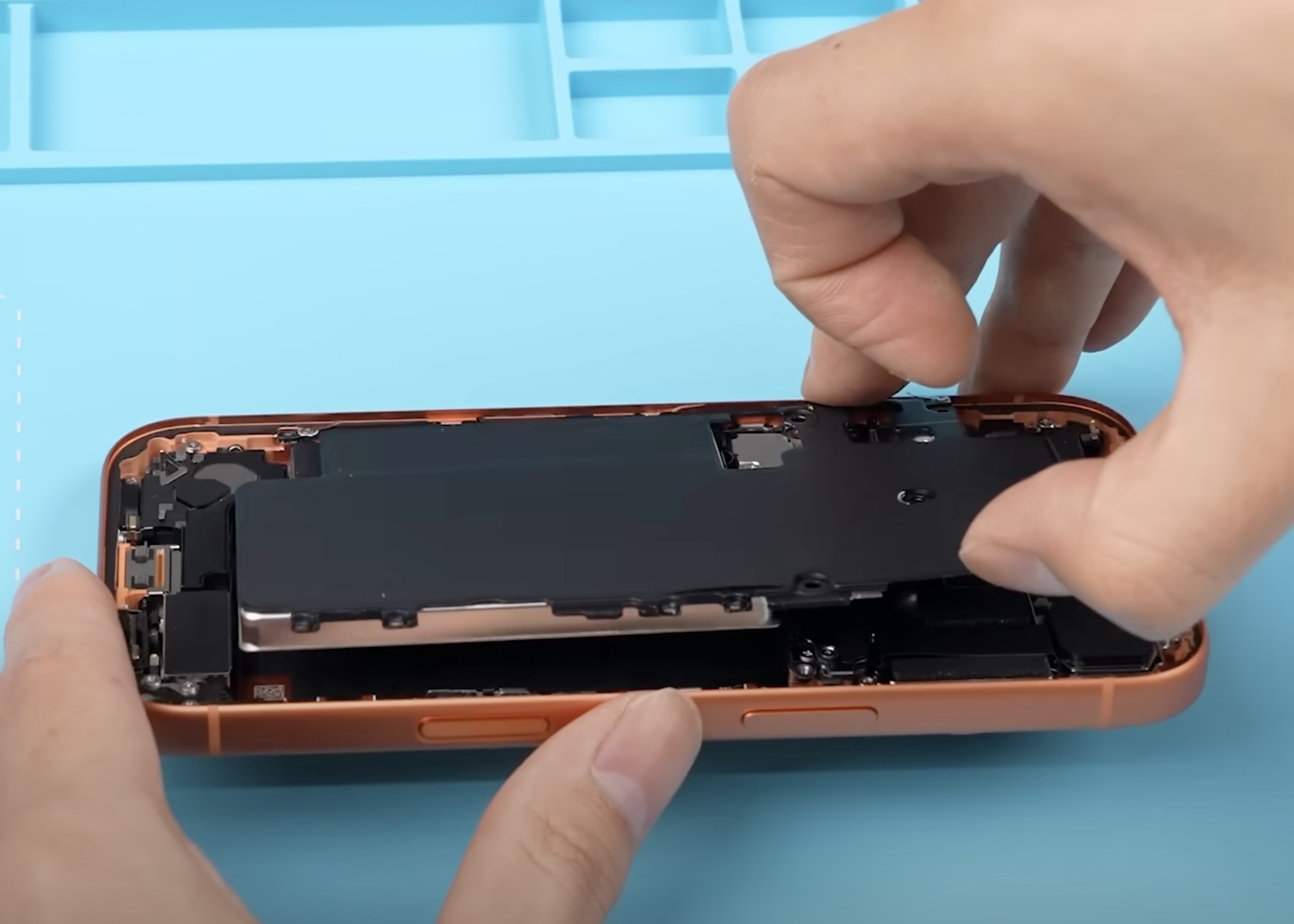 Khac biet cua iPhone 17 ban My hinh anh