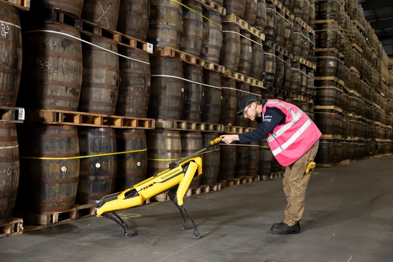 dung cho robot tim ruou anh 2