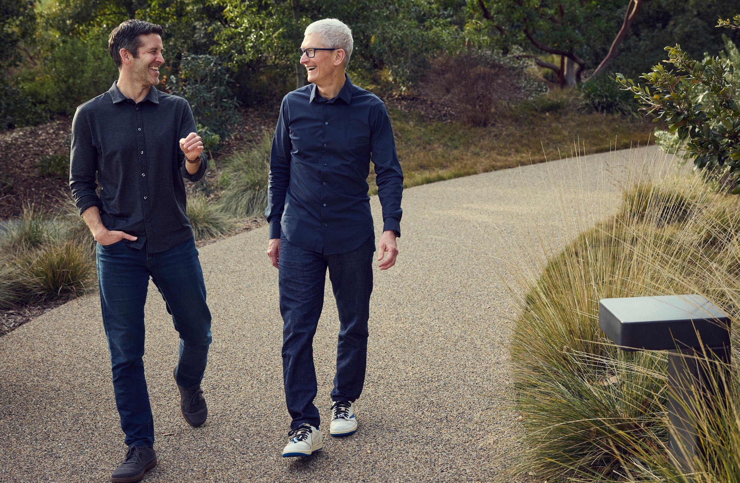 Tim Cook roi ghe CEO Apple hinh anh