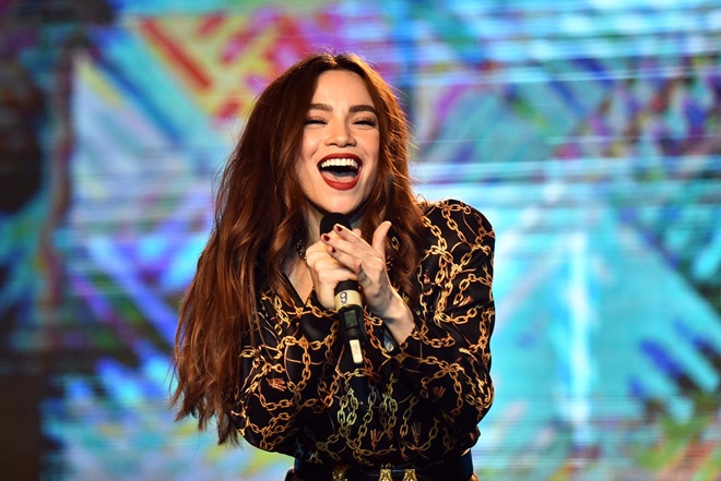 Ho Ngoc Ha va Mr. Dam khuay dong chung ket Huda Central's Top Talent hinh anh