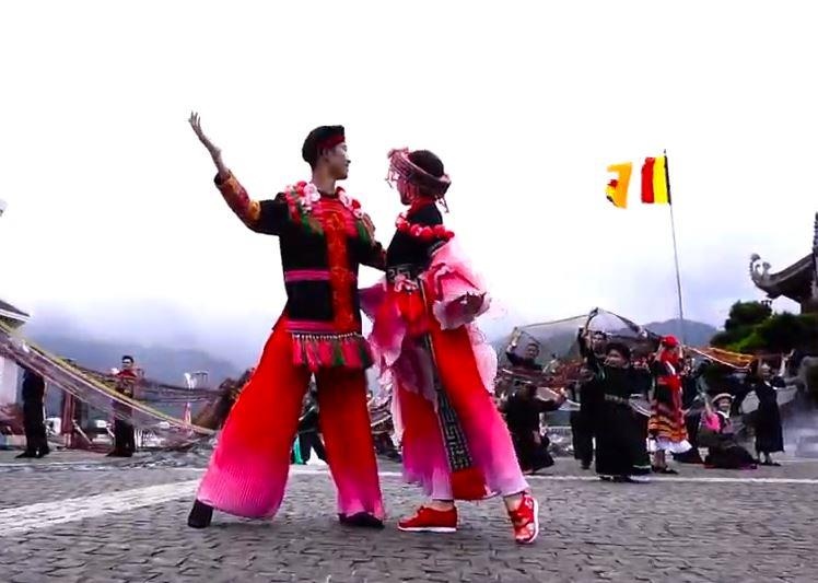 Video: 'Vu dieu tren may' hinh anh