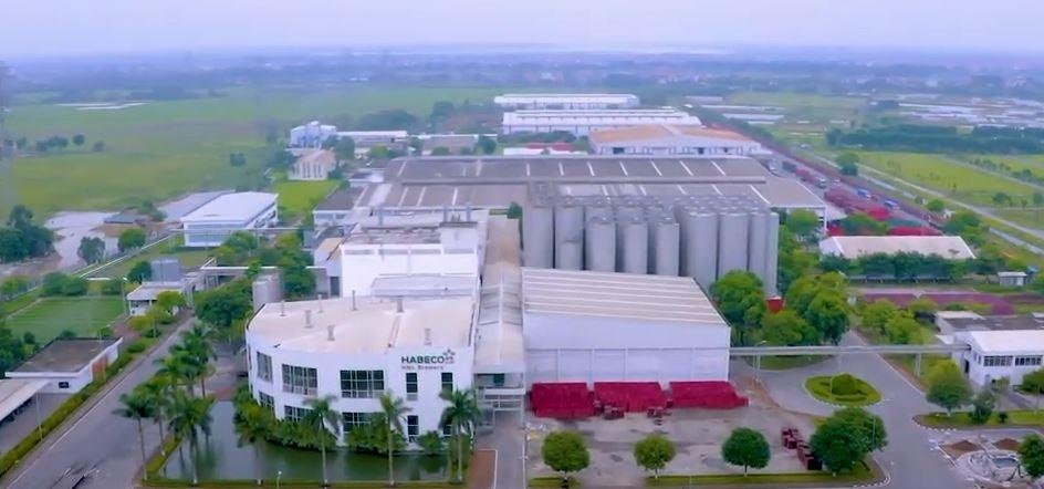 Video: Ben trong Nha may Bia Ha Noi hien dai hang dau Dong Nam A hinh anh