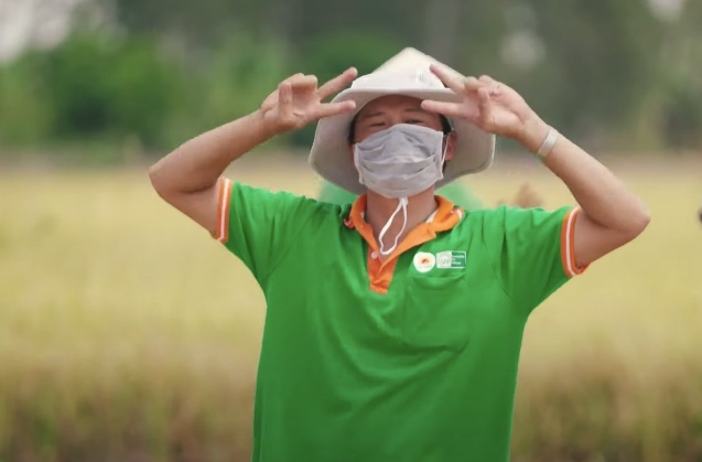 Video - Nong dan cover nhay 'Ghen Co Vy' hinh anh