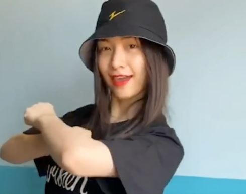 Video: Hoa Minzy cover 'Online plus' hinh anh