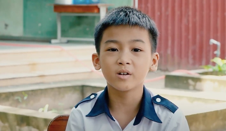 Video: Duong den truong cua nhung dua tre khong me hinh anh