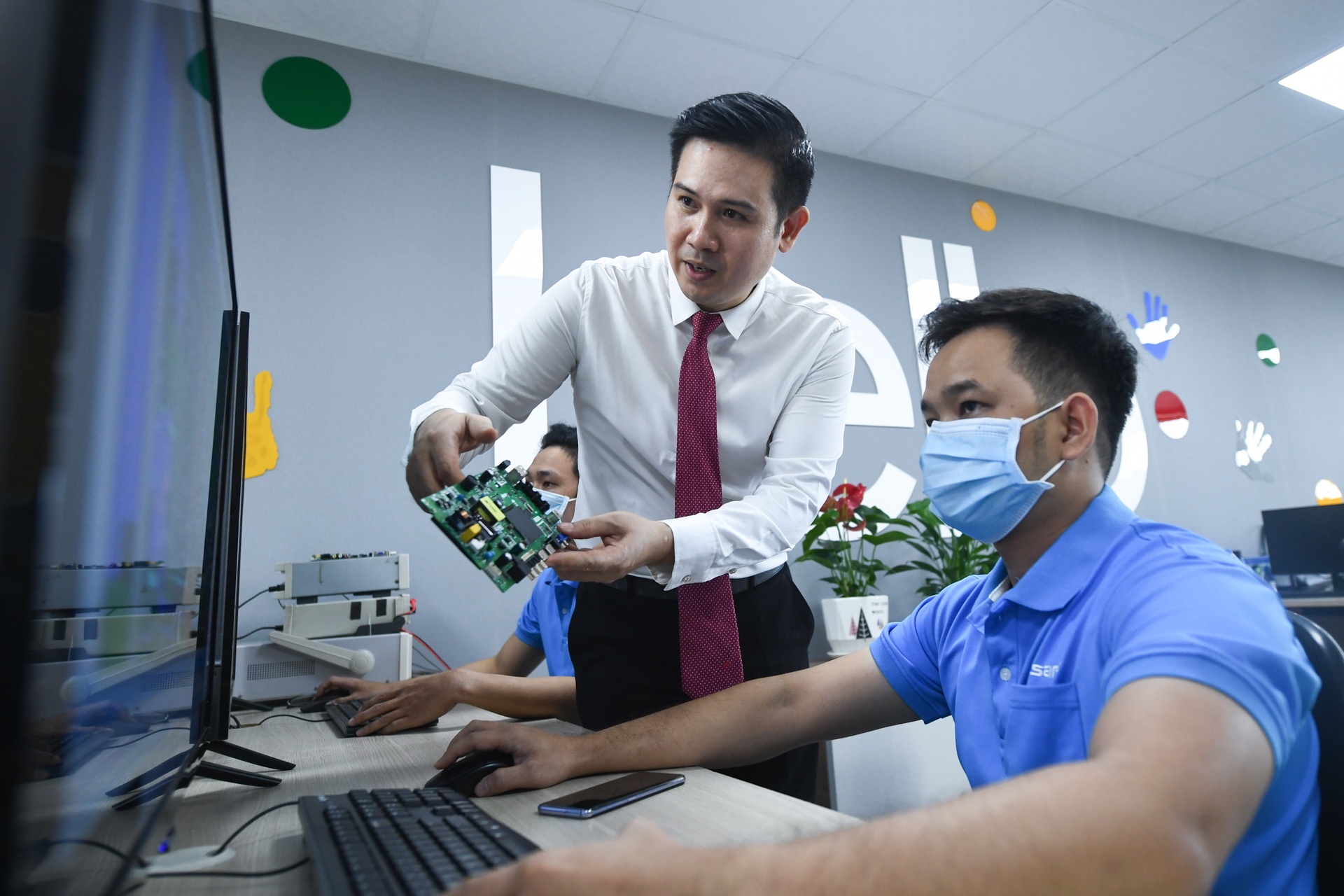 Chan dung nguyen Chu tich Asanzo Pham Van Tam truoc khi bi khoi to hinh anh