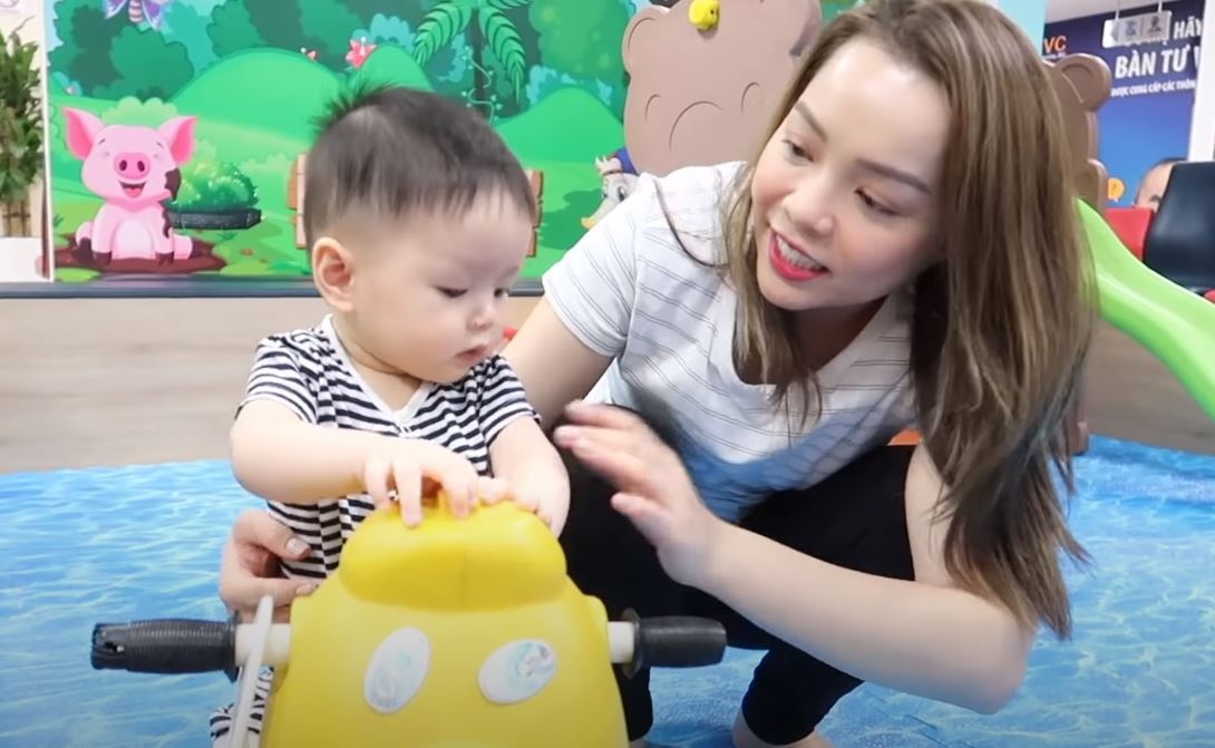 Video: Bi quyet Trinh Pham cham con hinh anh