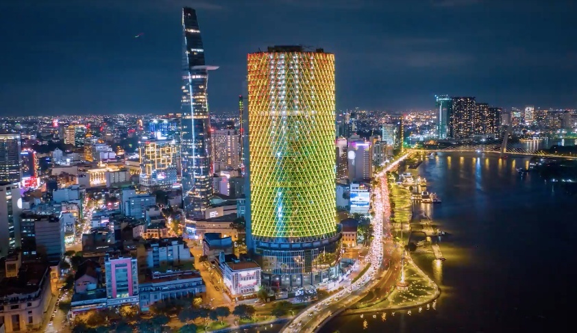 Video - Man bieu dien sac mau gop phan ‘thap sang’ TP.HCM dip 2/9 hinh anh