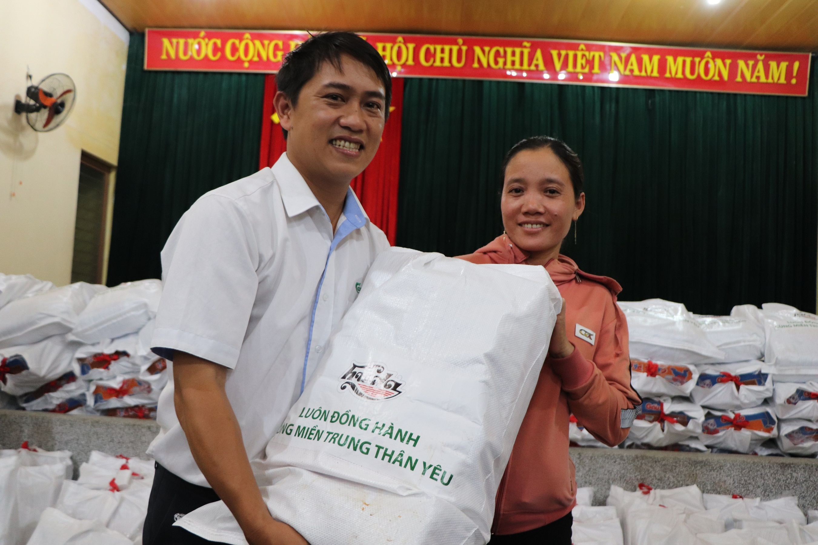 bao lu,  mien Trung,  cuu tro anh 6