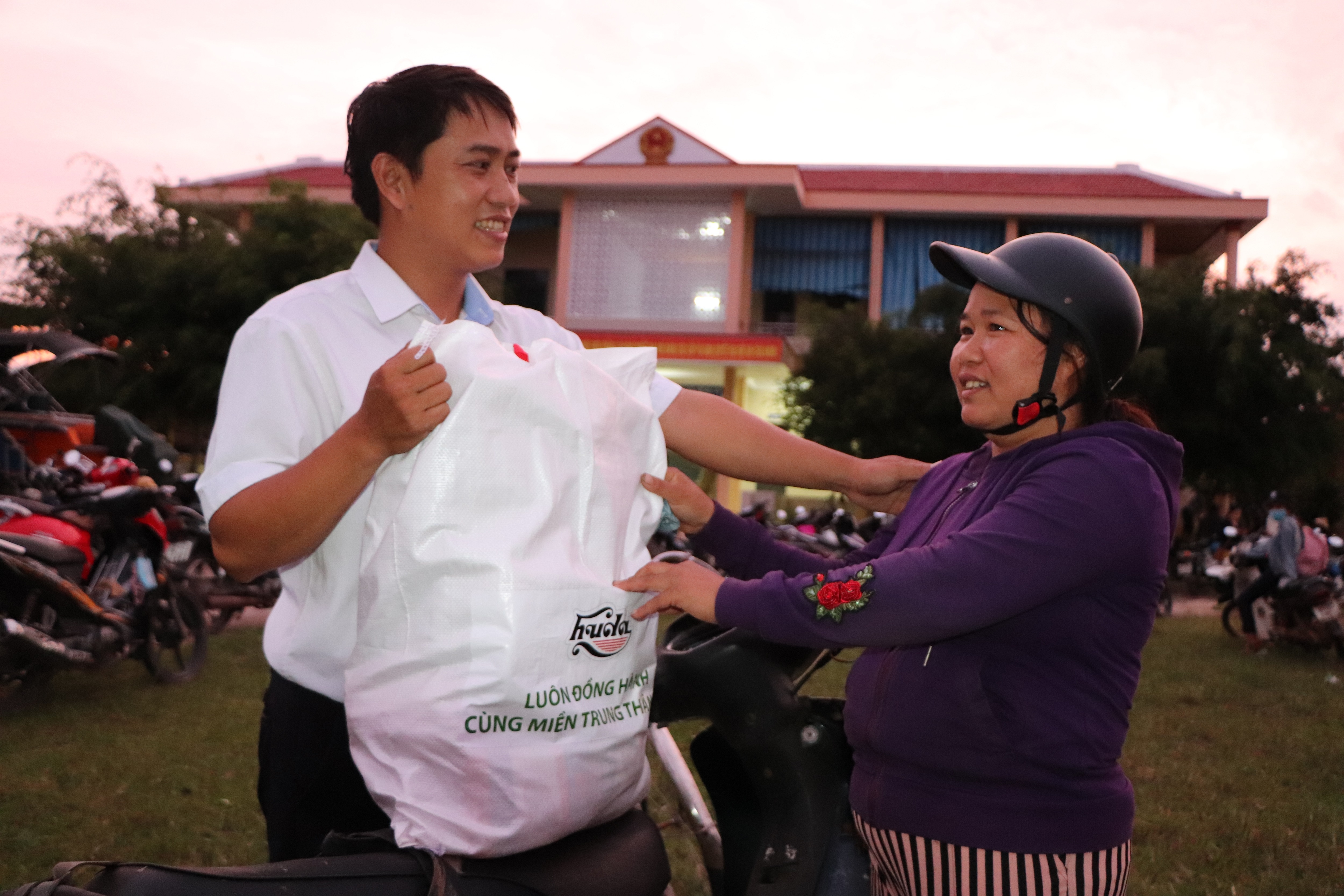 bao lu,  mien Trung,  cuu tro anh 7