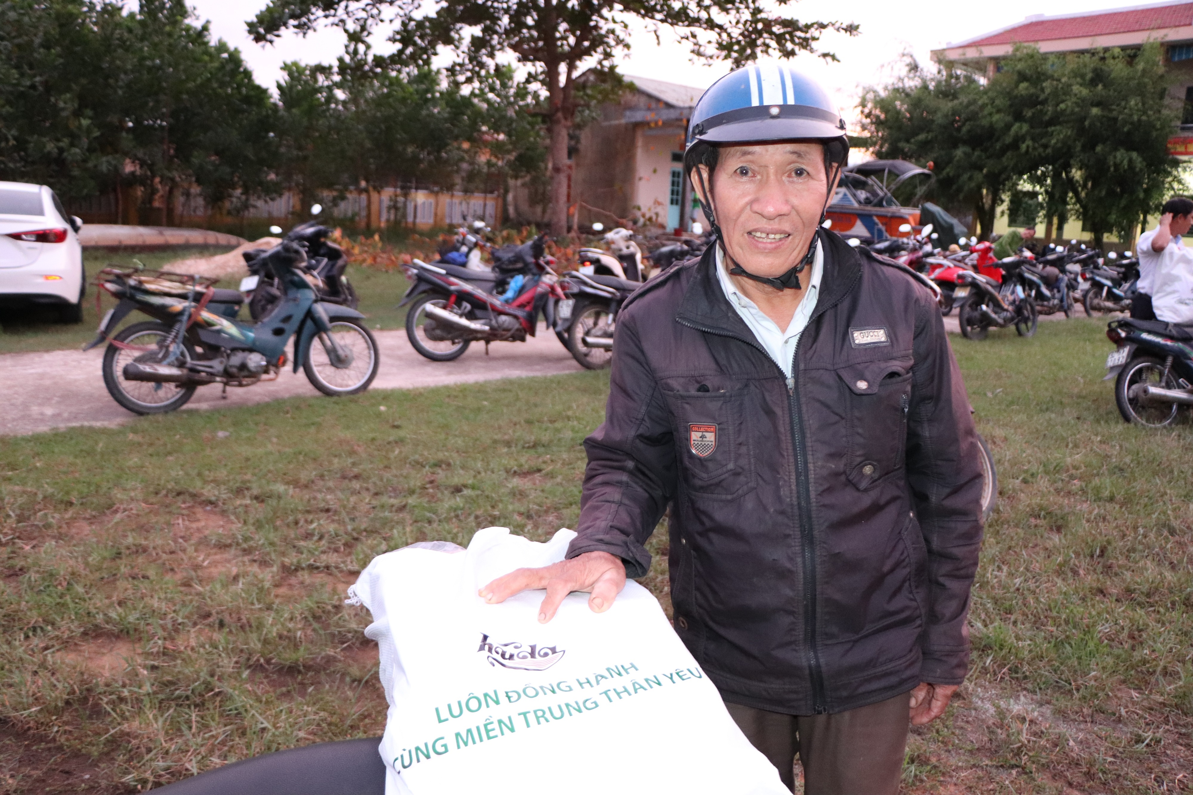 bao lu,  mien Trung,  cuu tro anh 8