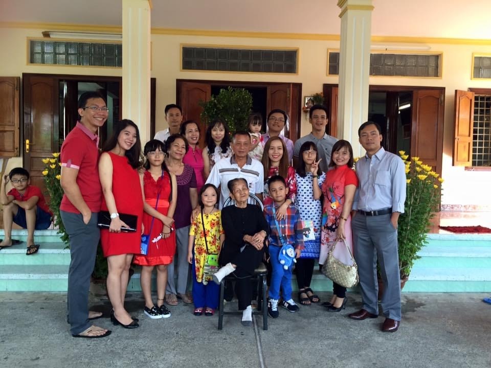 Mua xuan la mua cua nhung hoat dong thu gian, sum vay va yeu thuong hinh anh